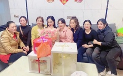 老师露出两个奶球让我吃奶头